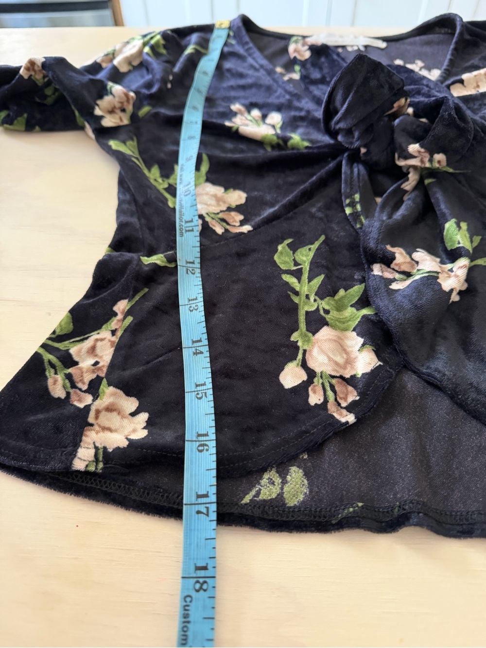 Urban Outfitters Velvet Tie-Front Top Bell Sleeve Floral Black Y2K Style S - Picture 7 of 8